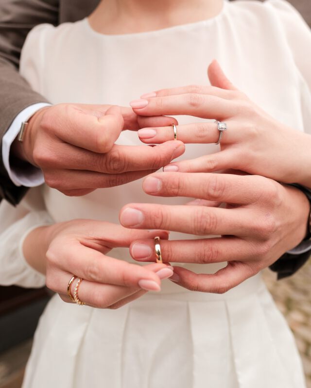 💍💍💍⁣
⁣⁣⁣⁣⁣⁣⁣
#wedding #weddingphotography #weddingday #weddingring #weddingrings #hochzeitsinspiration #hochzeitskleid #hochzeitslocation #hochzeitsideen #fujifilmxh2 #fujifilm_xseries #fujifilm #ringexchange #reutlingen #reutlingencity #klosterbebenhausen #waymycamsees #hochzeitsfotografie #hochzeitsfotografreutlingen #hochzeitsfotografstuttgart #bride24 #stuttgartcity